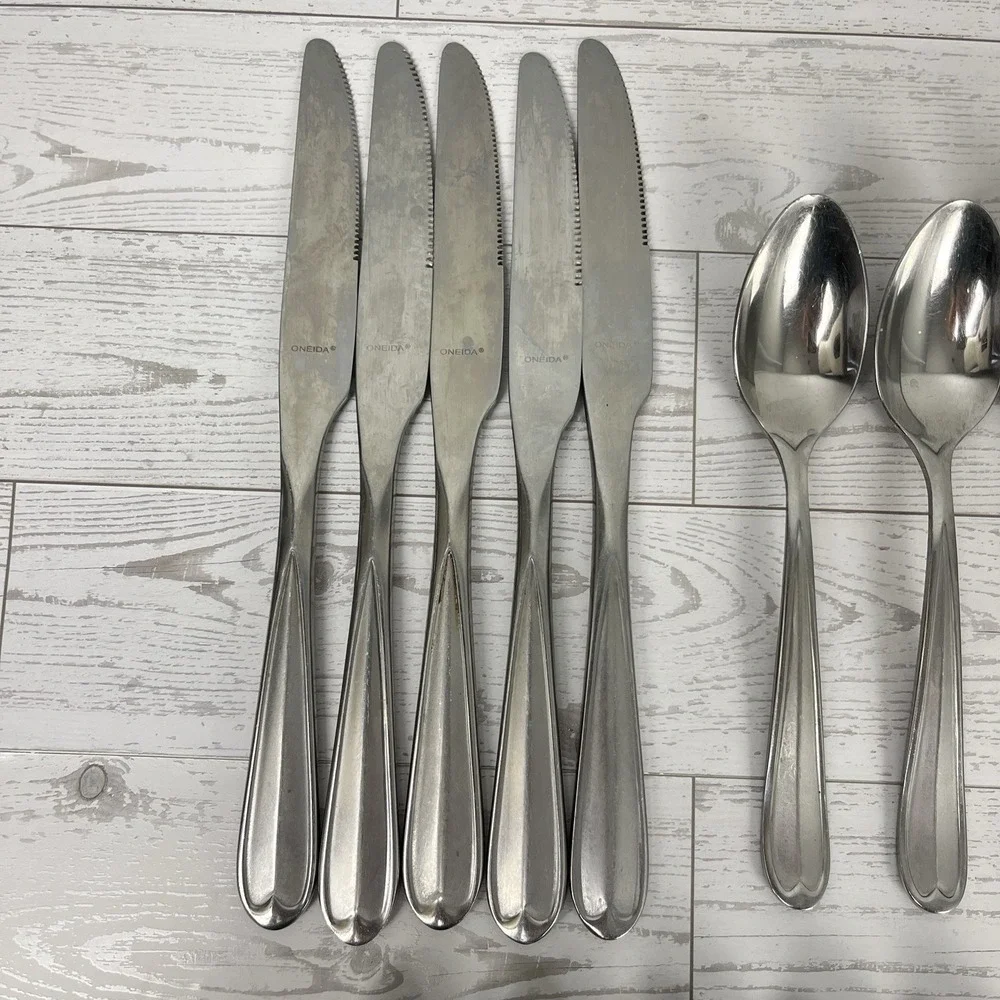 Oneida Dylan Stainless‎ Flatware Lot Set 29 pc Forks Spoons Knives